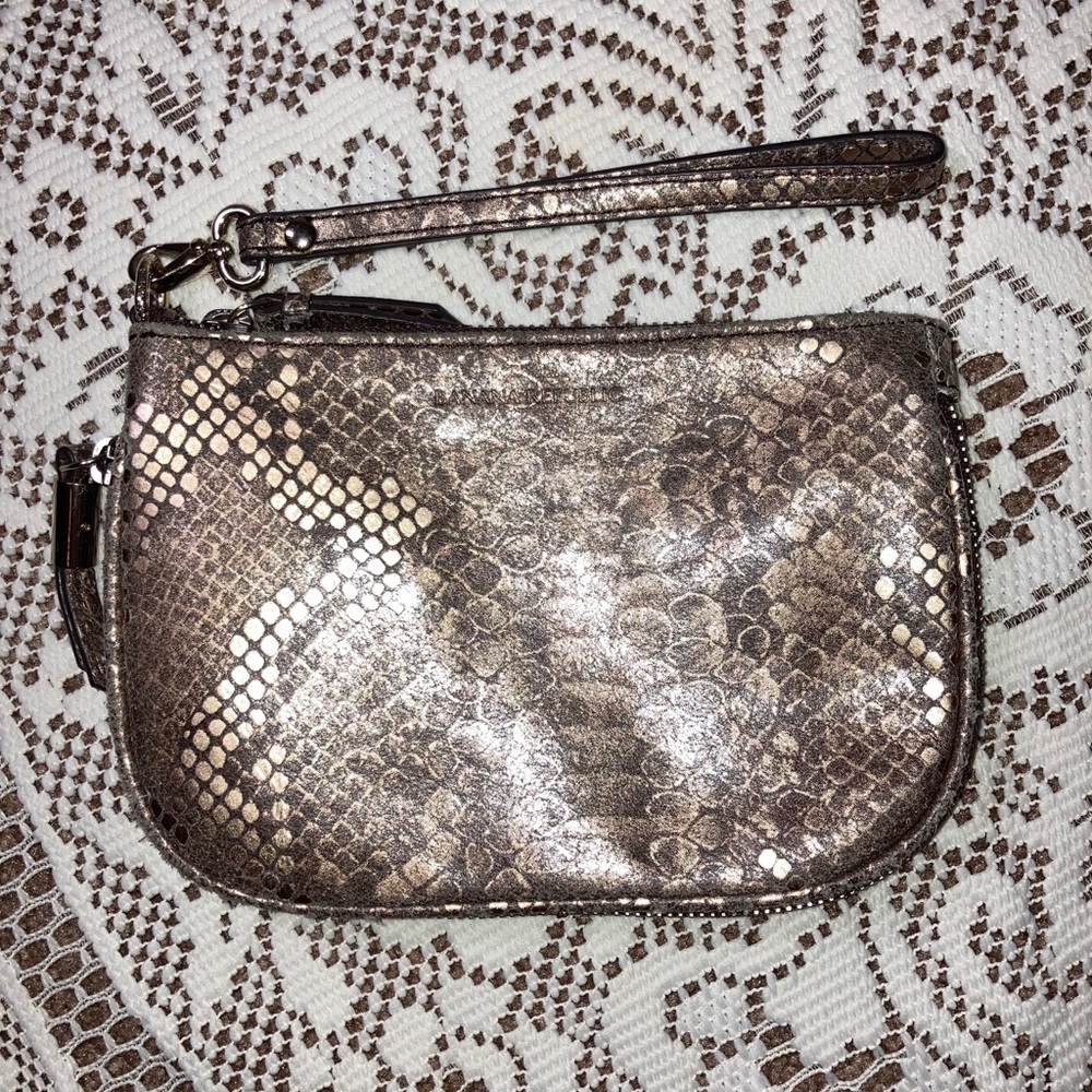 BR expandable wristlet
